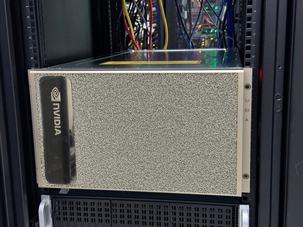 Máy chủ NVIDIA DGX A100 được lắp đặt tại trung tâm dữ liệu của UIT