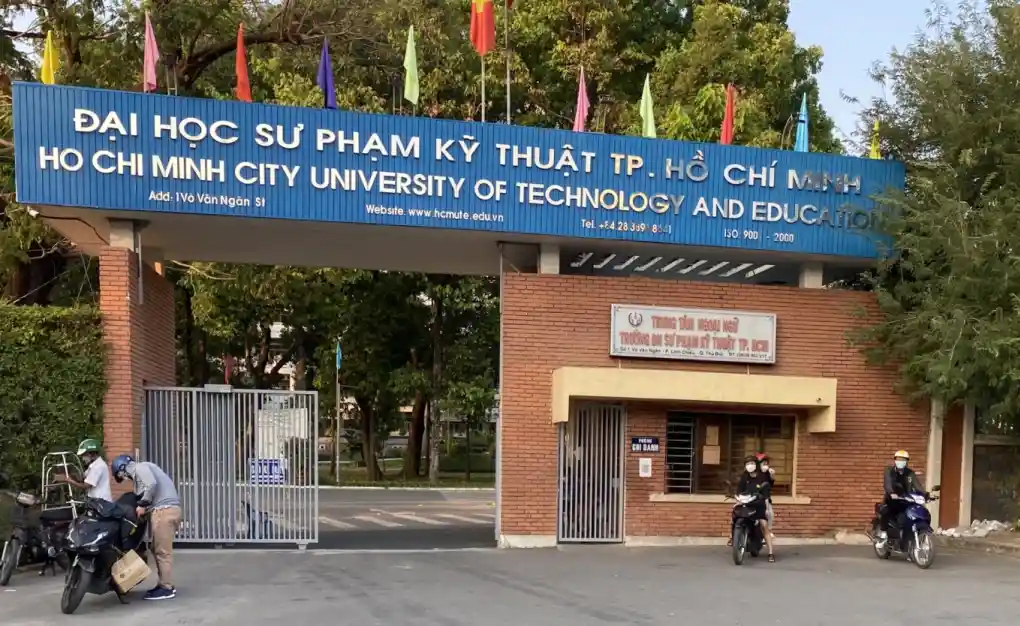 HCMUTE: Hình ảnh cổng trước của cơ sở chính Đại học Sư phạm Kỹ thuật tại TP Thủ Đức, TP HCM