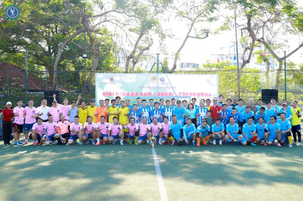 Hình ảnh 4 đội bóng tham gia chụp hình lưu niệm khai mạc giải đấu