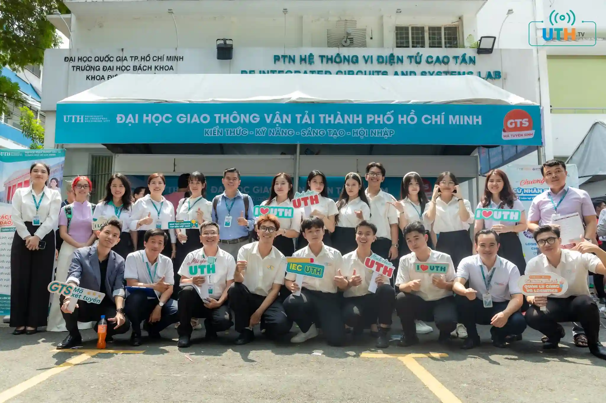 Sinh viên Đại học Giao thông Vận tải TP.HCM tham gia sự kiện tuyển sinh năm 2025