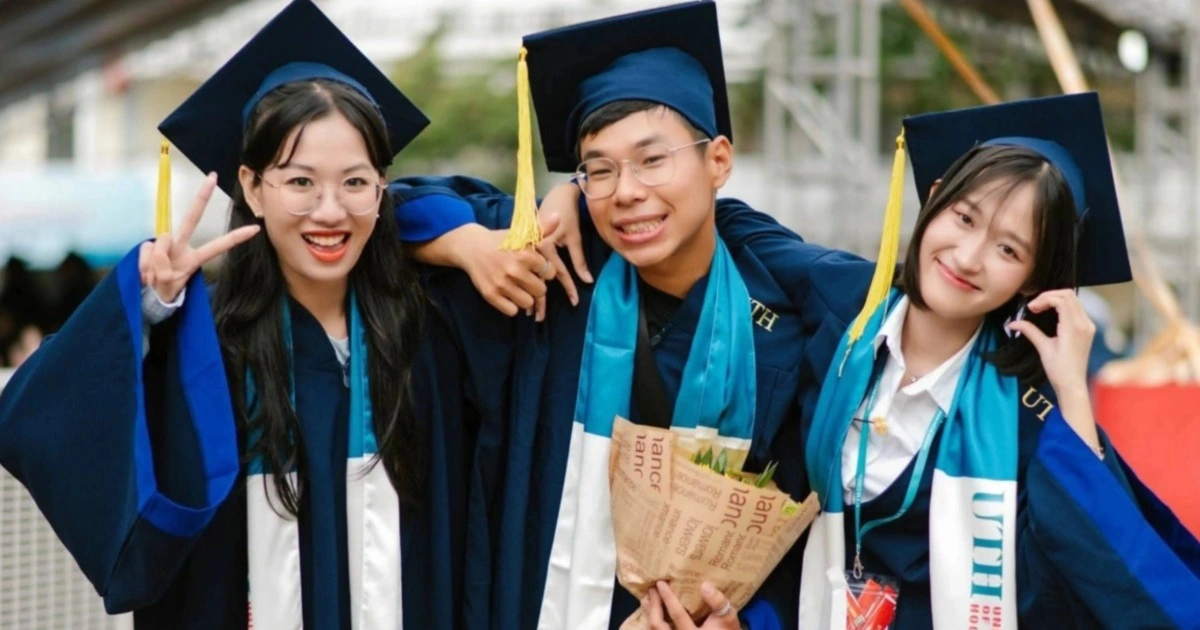 Sinh Viên Đại Học Giao Thông Vận Tải TP HCM (UTH) trong lễ tốt nghiệp