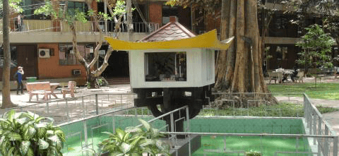 Chùa một cột giữa khu ACD của Đh Sư phạm kỹ thuật (HCMUTE)