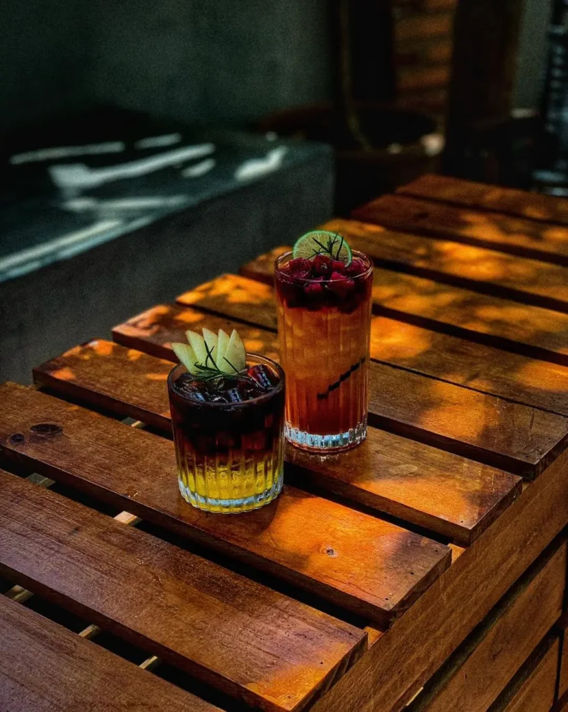 Đồ uống đặc trưng và góc chill tại YÊN Cà Phê Thủ Đức